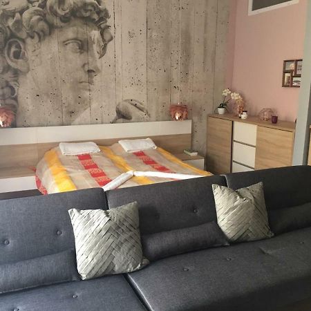 Hunyadi Apartman เซคซาร์ด ภายนอก รูปภาพ