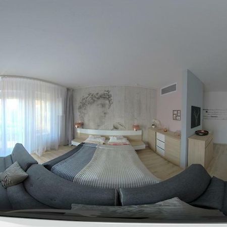 Hunyadi Apartman เซคซาร์ด ภายนอก รูปภาพ