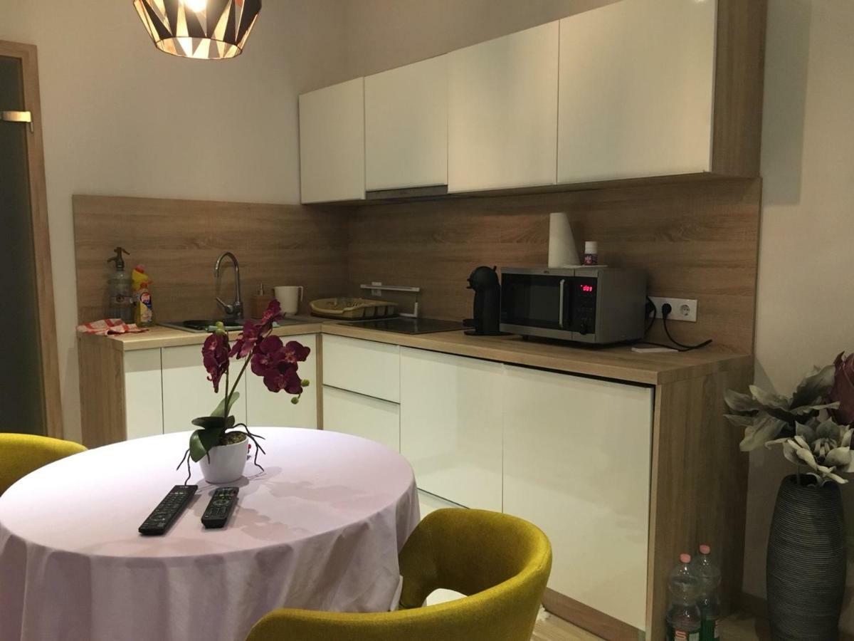 Hunyadi Apartman เซคซาร์ด ภายนอก รูปภาพ