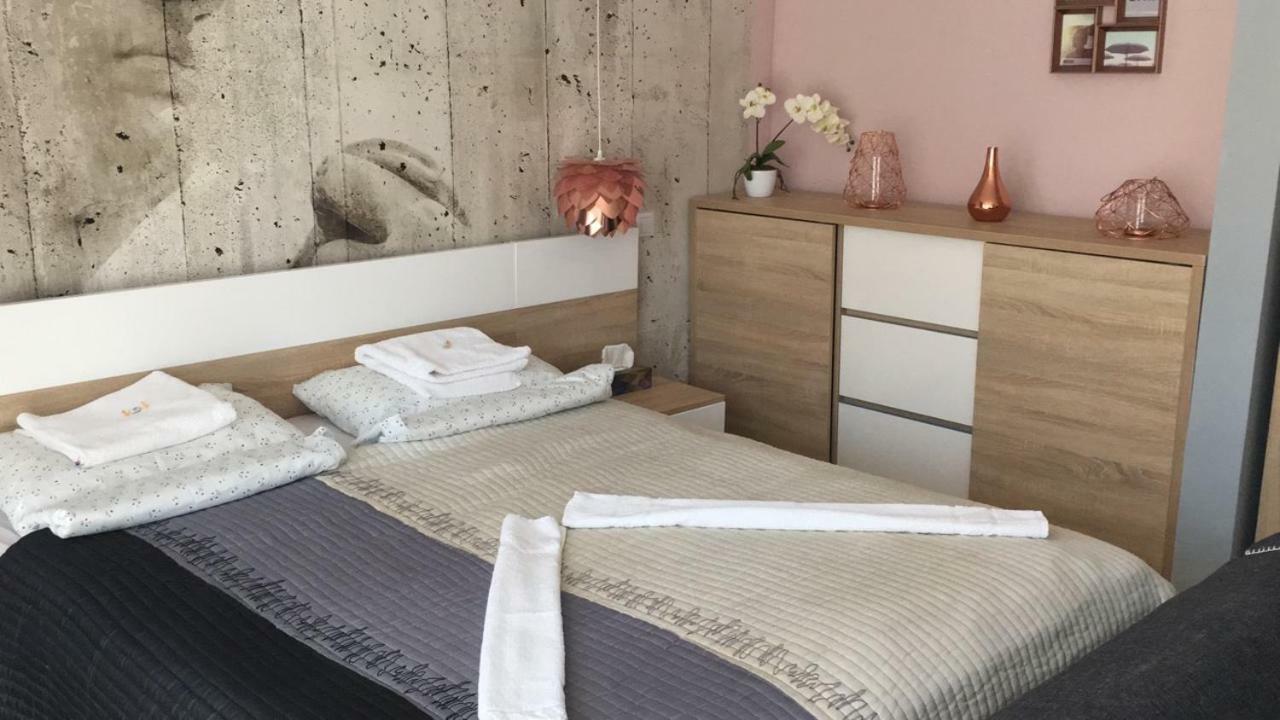 Hunyadi Apartman เซคซาร์ด ภายนอก รูปภาพ
