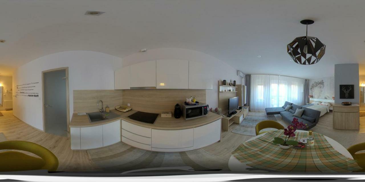 Hunyadi Apartman เซคซาร์ด ภายนอก รูปภาพ