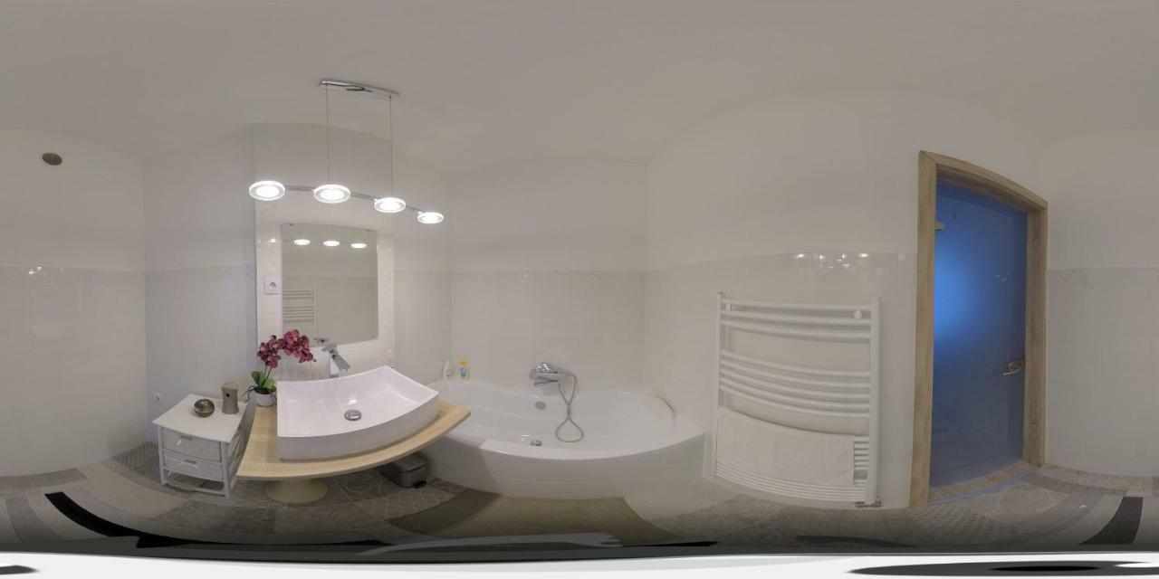 Hunyadi Apartman เซคซาร์ด ภายนอก รูปภาพ